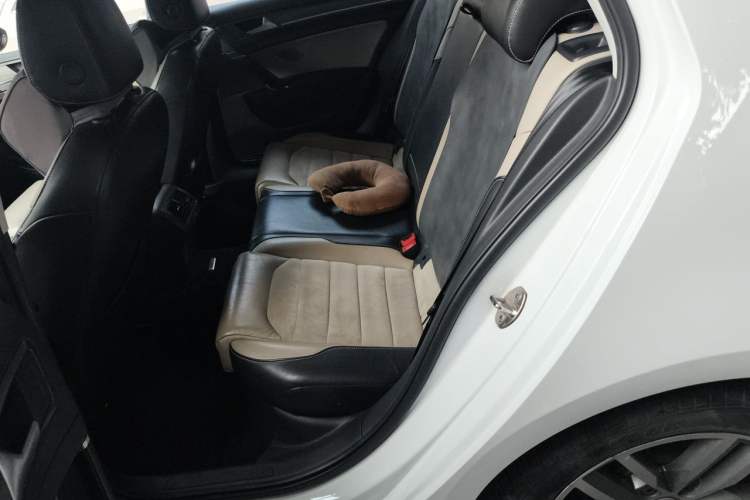 Used Volkswagen Golf 2017 230TSI Automatic Luxury Million-Vehicle Commemorative Edition Left Rear Seat