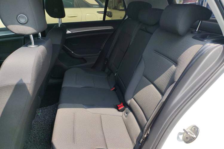 Used Volkswagen Golf 2017 1.6L Automatic Comfort Million-Vehicle Anniversary Edition Left Rear Seat
