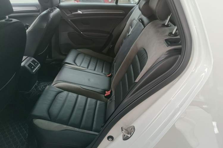 Used Volkswagen Golf 2017 280TSI Automatic R-Line Million-Vehicle Commemorative Edition Left Rear Seat