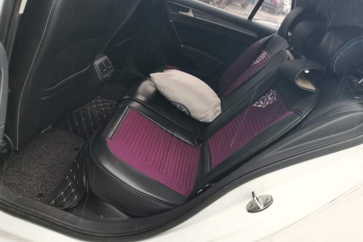 Used Volkswagen Golf 2017 1.6L Automatic Comfort Million-Vehicle Anniversary Edition Left Rear Seat