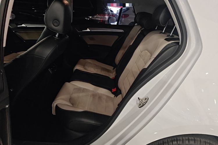 Used Volkswagen Golf 2017 230TSI Automatic Luxury Million-Vehicle Commemorative Edition Left Rear Seat