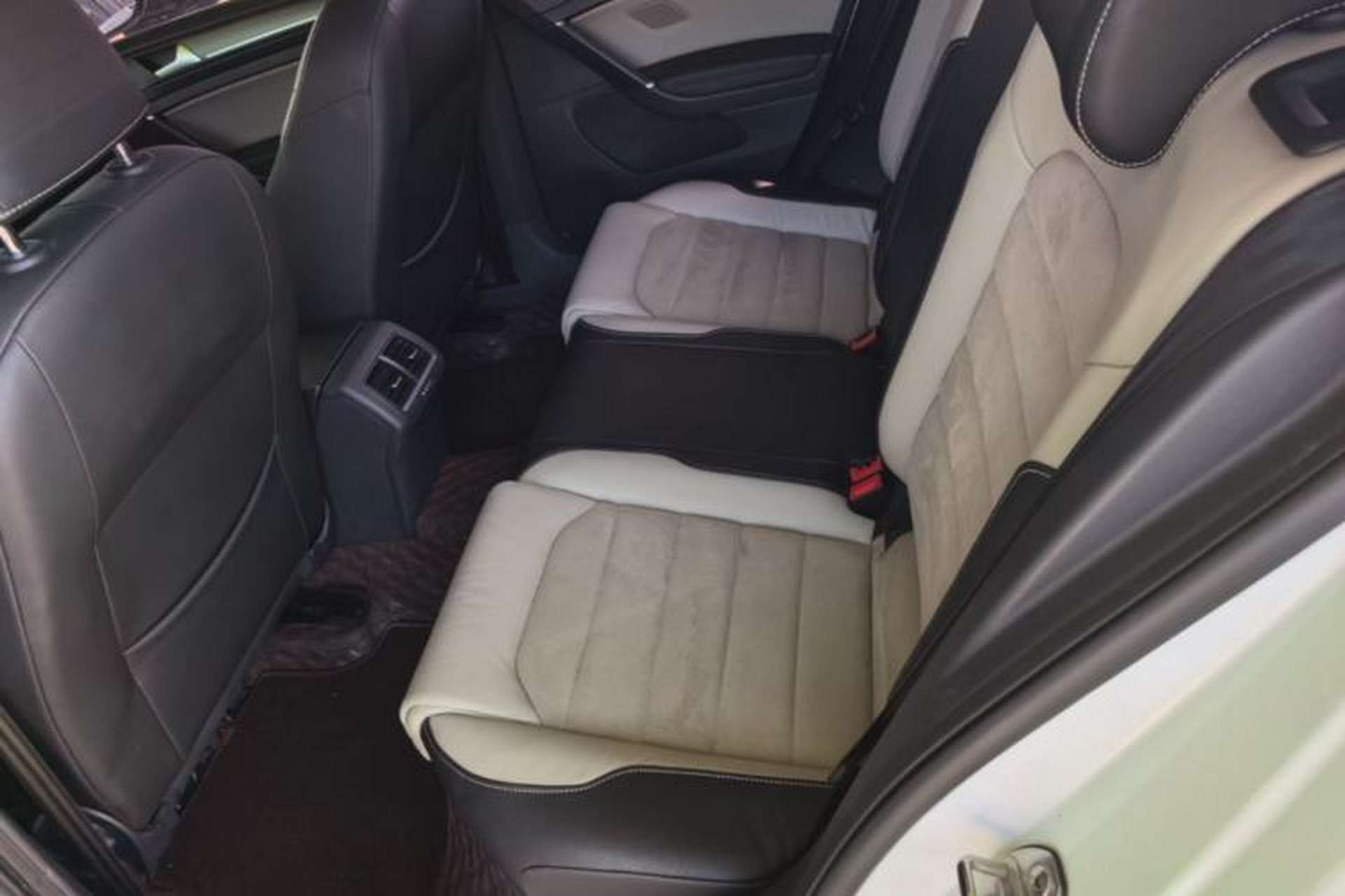 Used Volkswagen Golf 2017 230TSI Automatic Luxury Million-Vehicle Commemorative Edition Left Rear Seat