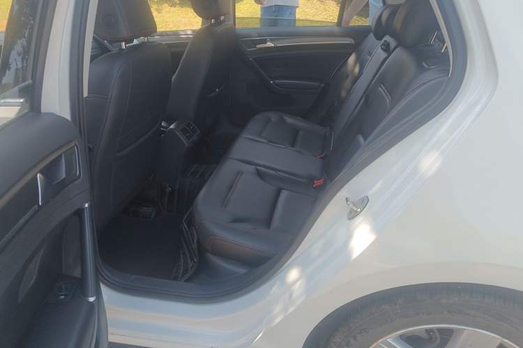 Used Volkswagen Golf 2017 1.6L Automatic Comfort Million-Vehicle Anniversary Edition Left Rear Seat