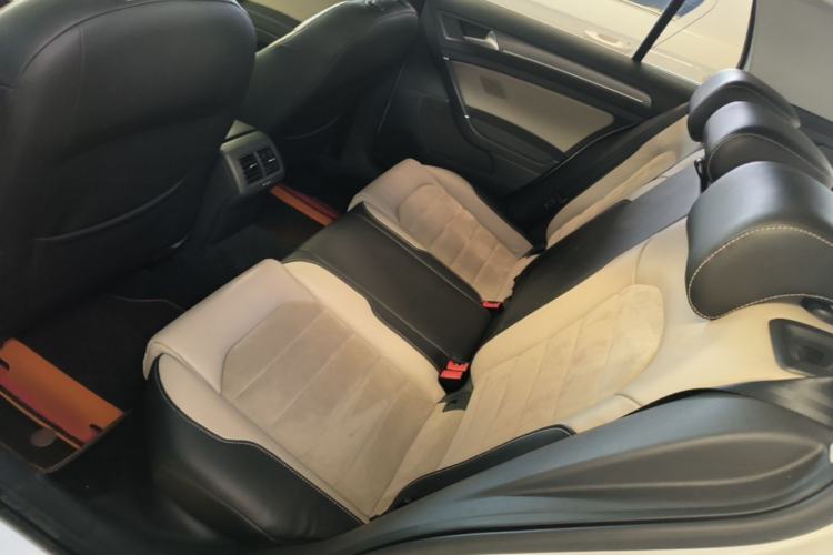 Used Volkswagen Golf 2017 230TSI Automatic Luxury Million-Vehicle Commemorative Edition Left Rear Seat