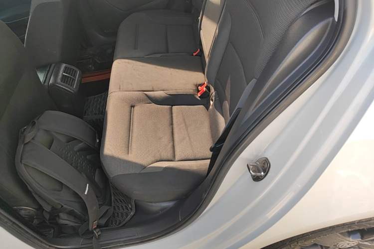 Used Volkswagen Golf 2017 1.6L Automatic Comfort Million-Vehicle Anniversary Edition Left Rear Seat