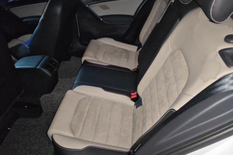 Used Volkswagen Golf 2017 230TSI Automatic Luxury Million-Vehicle Commemorative Edition Left Rear Seat