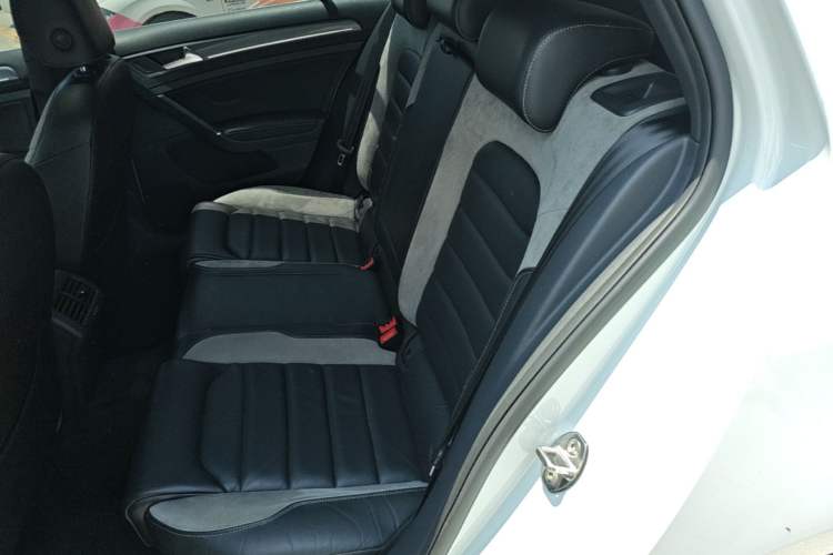 Used Volkswagen Golf 2017 280TSI Automatic R-Line Million-Vehicle Commemorative Edition Left Rear Seat