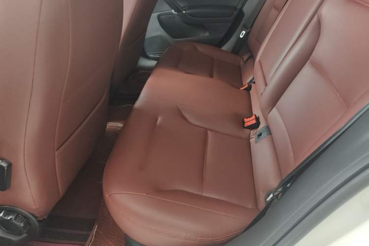 Used Volkswagen Golf 2017 1.6L Automatic Comfort Million-Vehicle Anniversary Edition Left Rear Seat