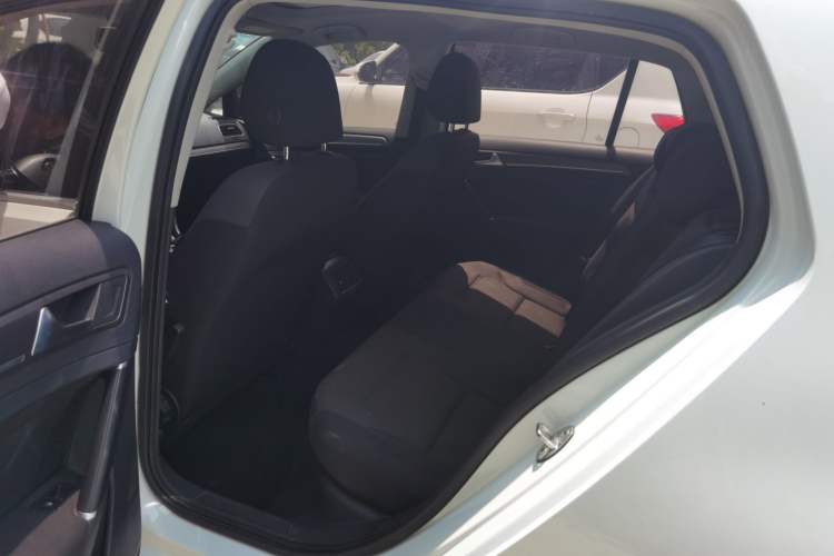 Used Volkswagen Golf 2017 1.6L Automatic Comfort Million-Vehicle Anniversary Edition Left Rear Seat