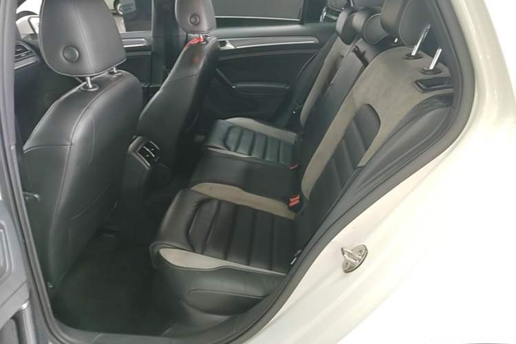 Used Volkswagen Golf 2017 280TSI Automatic R-Line Million-Vehicle Commemorative Edition Left Rear Seat
