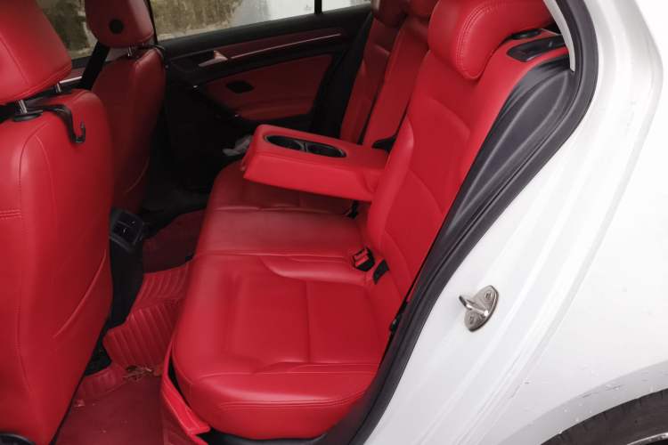 Used Volkswagen Golf 2017 1.6L Automatic Comfort Million-Vehicle Anniversary Edition Left Rear Seat