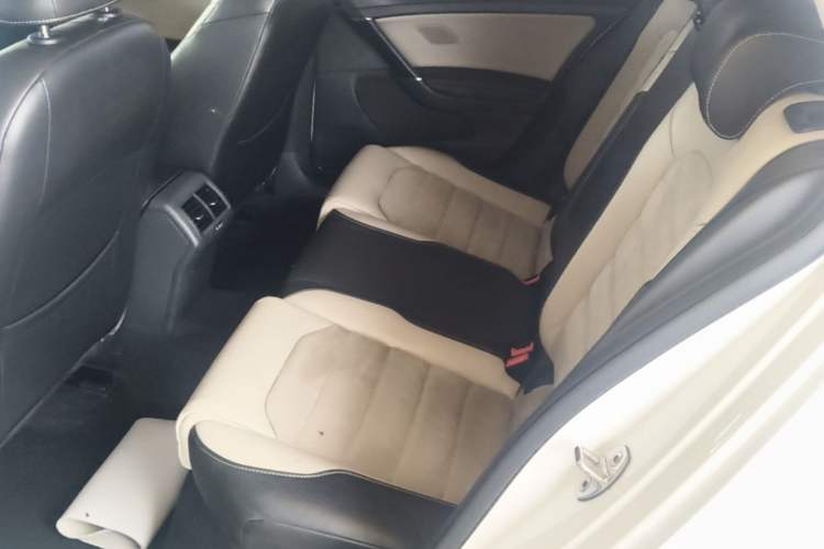 Used Volkswagen Golf 2017 230TSI Automatic Luxury Million-Vehicle Commemorative Edition Left Rear Seat