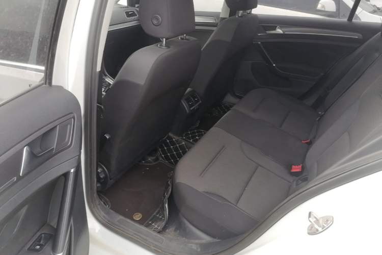 Used Volkswagen Golf 2017 1.6L Automatic Comfort Million-Vehicle Anniversary Edition Left Rear Seat