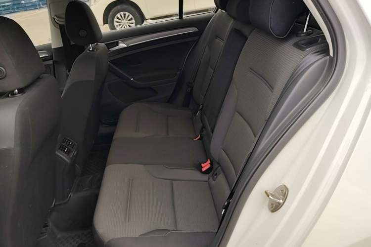 Used Volkswagen Golf 2017 1.6L Automatic Comfort Million-Vehicle Anniversary Edition Left Rear Seat