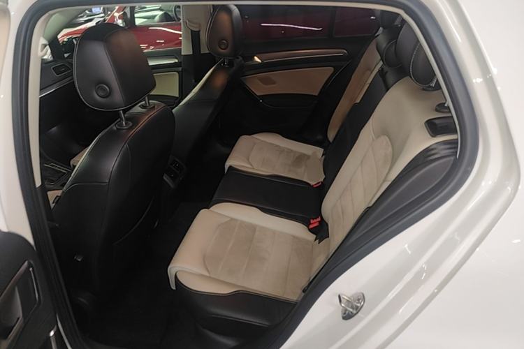 Used Volkswagen Golf 2017 230TSI Automatic Luxury Million-Vehicle Commemorative Edition Left Rear Seat