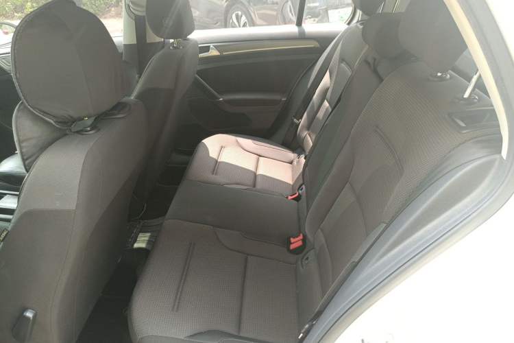 Used Volkswagen Golf 2017 1.6L Automatic Comfort Million-Vehicle Anniversary Edition Left Rear Seat