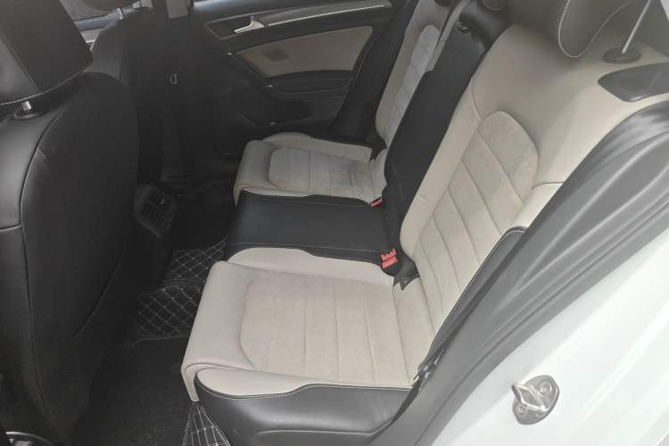 Used Volkswagen Golf 2017 230TSI Automatic Luxury Million-Vehicle Commemorative Edition Left Rear Seat