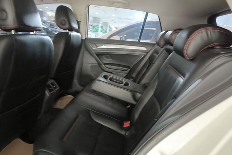 Used Volkswagen Golf 2017 1.6L Automatic Comfort Million-Vehicle Anniversary Edition Left Rear Seat