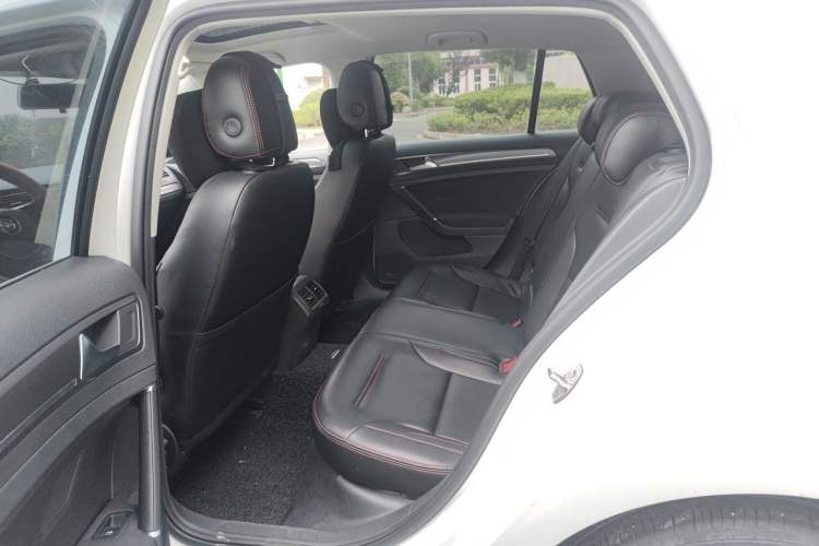 Used Volkswagen Golf 2017 1.6L Automatic Comfort Million-Vehicle Anniversary Edition Left Rear Seat