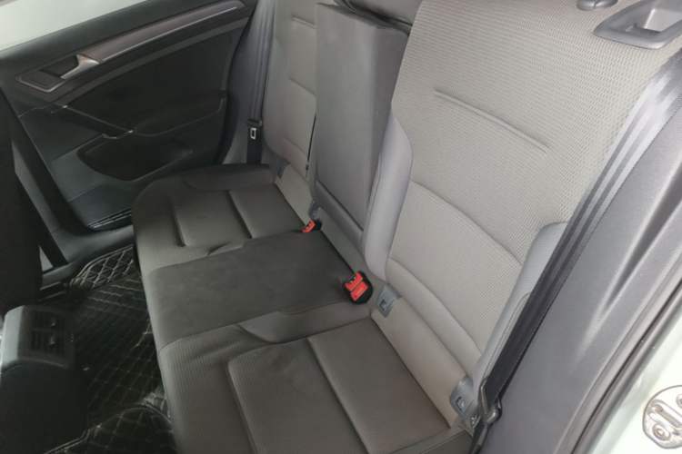 Used Volkswagen Golf 2017 1.6L Automatic Comfort Million-Vehicle Anniversary Edition Left Rear Seat
