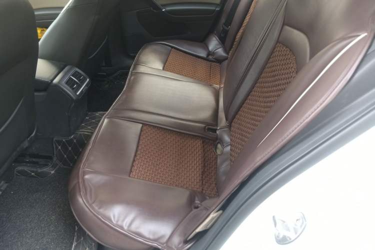 Used Volkswagen Golf 2017 230TSI Automatic Luxury Million-Vehicle Commemorative Edition Left Rear Seat