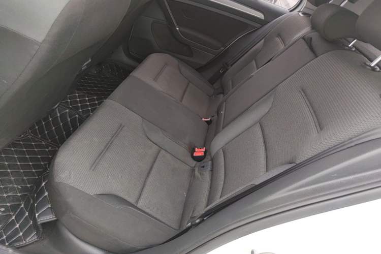 Used Volkswagen Golf 2017 1.6L Automatic Comfort Million-Vehicle Anniversary Edition Left Rear Seat