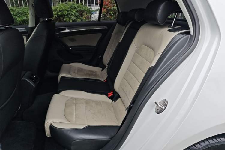 Used Volkswagen Golf 2017 230TSI Automatic Luxury Million-Vehicle Commemorative Edition Left Rear Seat