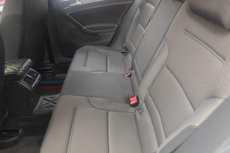 Used Volkswagen Golf 2017 1.6L Automatic Comfort Million-Vehicle Anniversary Edition Left Rear Seat