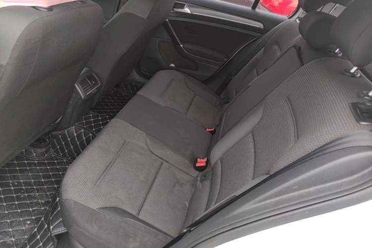 Used Volkswagen Golf 2017 1.6L Automatic Comfort Million-Vehicle Anniversary Edition Left Rear Seat