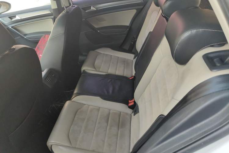 Used Volkswagen Golf 2017 230TSI Automatic Luxury Million-Vehicle Commemorative Edition Left Rear Seat