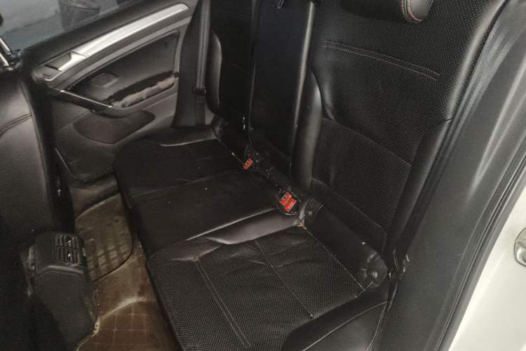 Used Volkswagen Golf 2017 1.6L Automatic Comfort Million-Vehicle Anniversary Edition Left Rear Seat