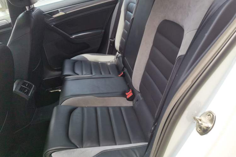 Used Volkswagen Golf 2017 280TSI Automatic R-Line Million-Vehicle Commemorative Edition Left Rear Seat