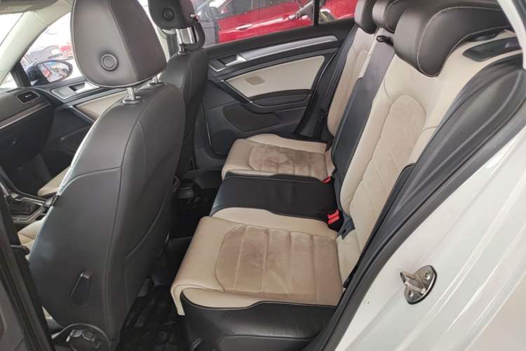 Used Volkswagen Golf 2017 230TSI Automatic Luxury Million-Vehicle Commemorative Edition Left Rear Seat