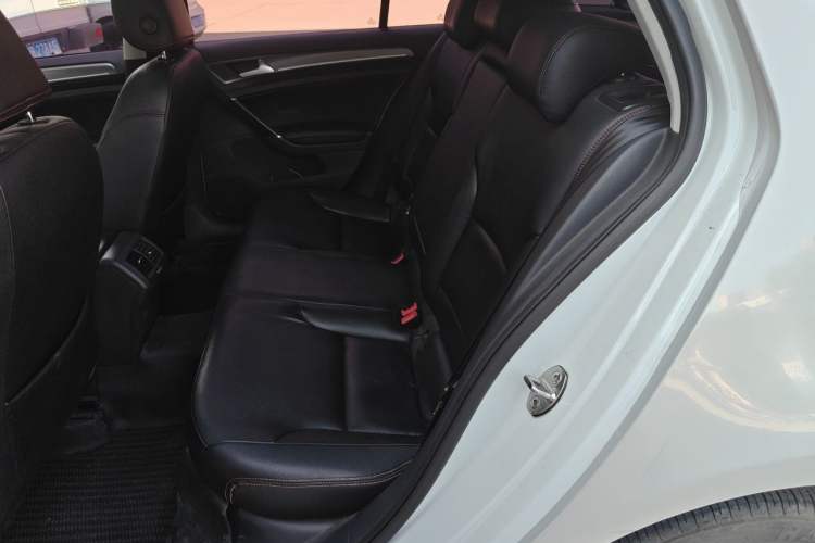 Used Volkswagen Golf 2017 1.6L Automatic Comfort Million-Vehicle Anniversary Edition Left Rear Seat
