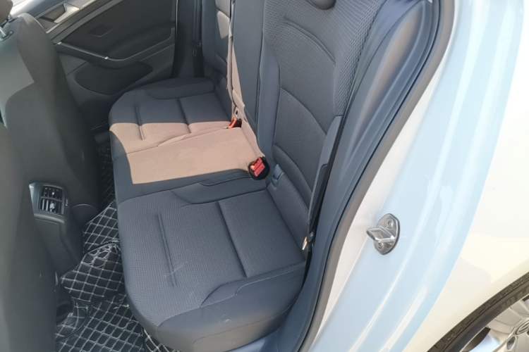 Used Volkswagen Golf 2017 1.6L Automatic Comfort Million-Vehicle Anniversary Edition Left Rear Seat