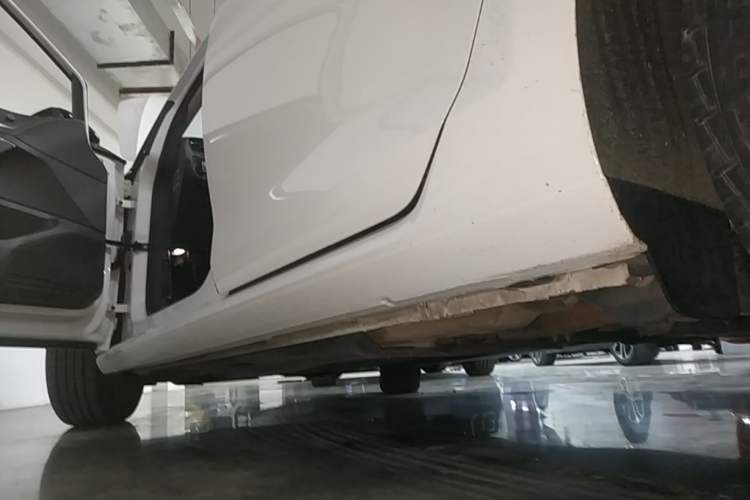 Used Volkswagen Golf 2017 1.6L Automatic Comfort Million-Vehicle Anniversary Edition Left Side Sill