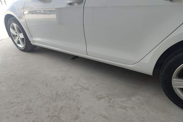 Used Volkswagen Golf 2017 1.6L Automatic Comfort Million-Vehicle Anniversary Edition Left Side Sill