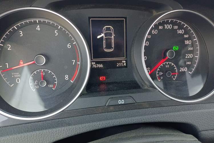 Used Volkswagen Golf 2017 230TSI Automatic Luxury Million-Vehicle Commemorative Edition Odometer Close Up