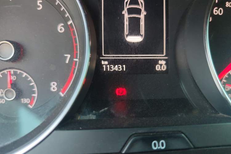 Used Volkswagen Golf 2017 1.6L Automatic Comfort Million-Vehicle Anniversary Edition Odometer Close Up
