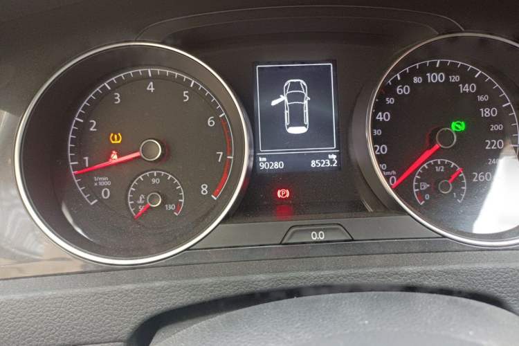 Used Volkswagen Golf 2017 230TSI Automatic Comfort Edition – Celebrating Milestone of One Million Units Odometer Close Up