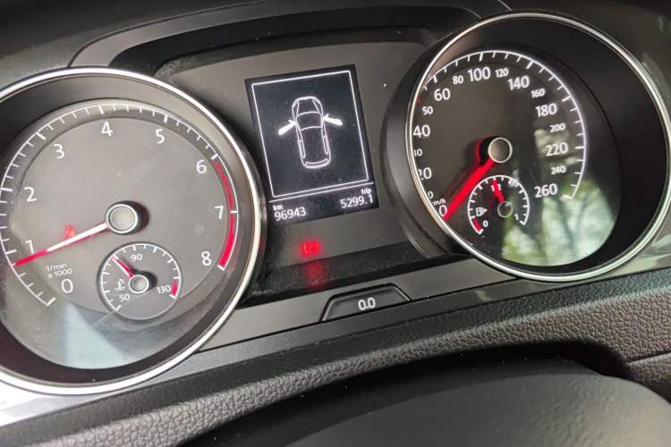 Used Volkswagen Golf 2017 230TSI Automatic Comfort Edition – Celebrating Milestone of One Million Units Odometer Close Up