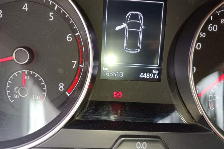 Used Volkswagen Golf 2017 230TSI Automatic Comfort Edition – Celebrating Milestone of One Million Units Odometer Close Up