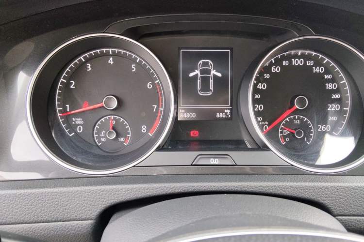 Used Volkswagen Golf 2017 230TSI Automatic Luxury Million-Vehicle Commemorative Edition Odometer Close Up