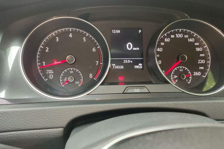 Used Volkswagen Golf 2017 1.6L Automatic Comfort Million-Vehicle Anniversary Edition Odometer Close Up