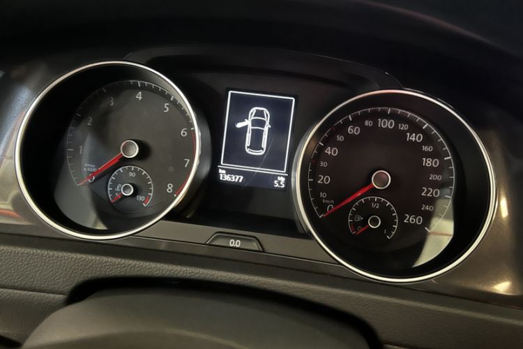 Used Volkswagen Golf 2017 230TSI Automatic Luxury Million-Vehicle Commemorative Edition Odometer Close Up
