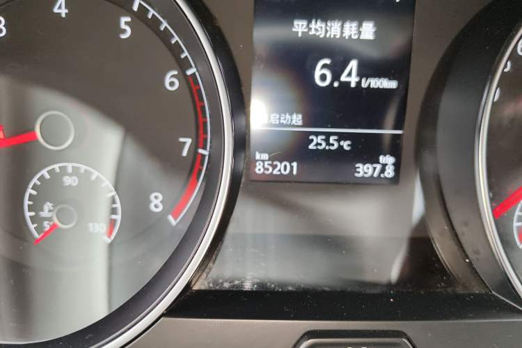 Used Volkswagen Golf 2017 230TSI Automatic Comfort Edition – Celebrating Milestone of One Million Units Odometer Close Up