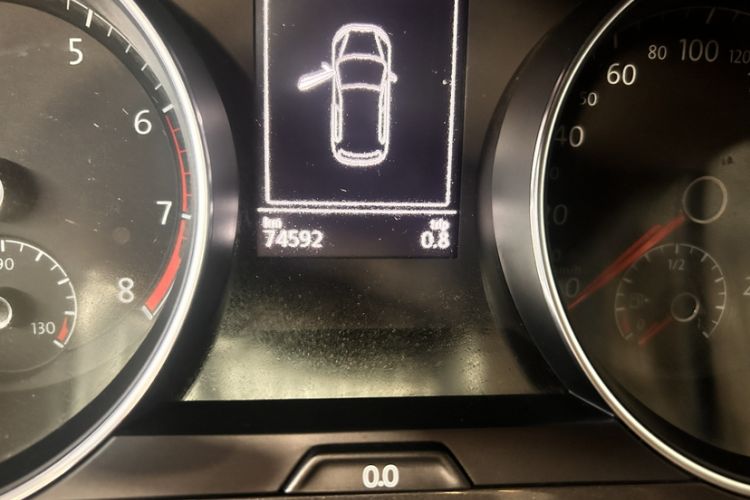 Used Volkswagen Golf 2017 1.6L Automatic Comfort Million-Vehicle Anniversary Edition Odometer Close Up