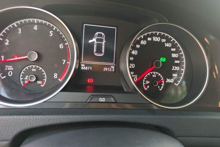 Used Volkswagen Golf 2017 1.6L Automatic Comfort Million-Vehicle Anniversary Edition Odometer Close Up