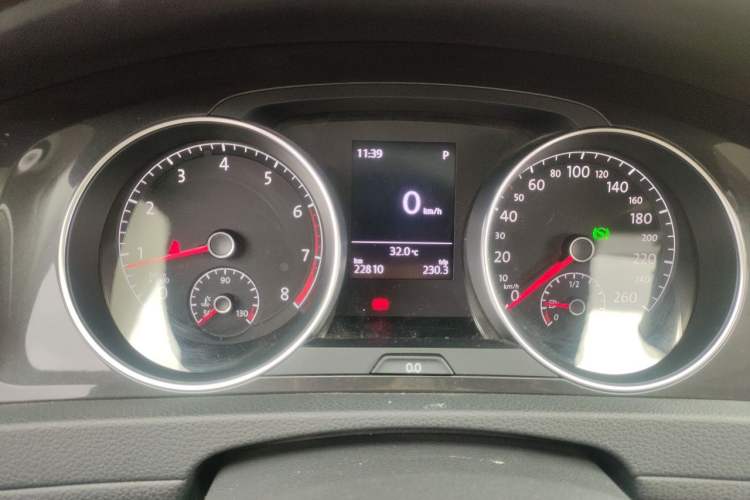 Used Volkswagen Golf 2017 230TSI Automatic Comfort Edition – Celebrating Milestone of One Million Units Odometer Close Up