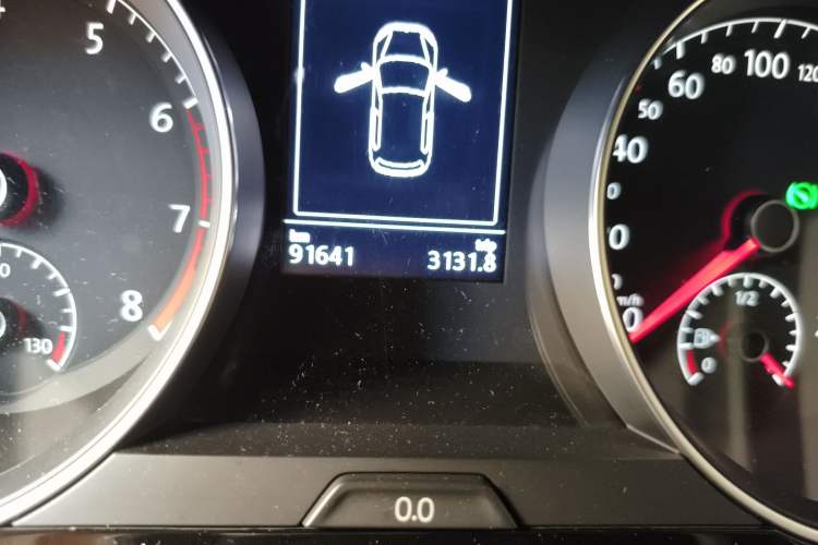 Used Volkswagen Golf 2017 280TSI Automatic R-Line Million-Vehicle Commemorative Edition Odometer Close Up